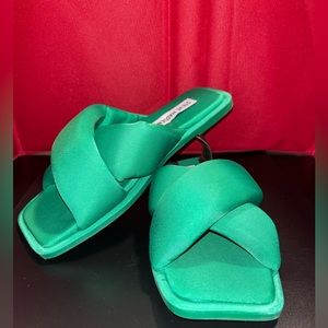 STEVE MADDEN GREEN WOMEN'S DIXIE PADDED-JERSEY SANDALS ~SIZE 7M ~ * NEVER WORN *